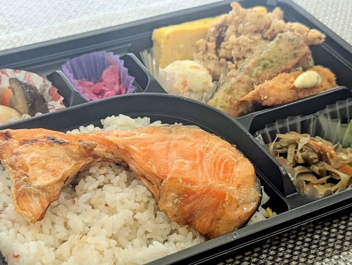 「今日のラッキーカラーは、オレンジ色です🔶」