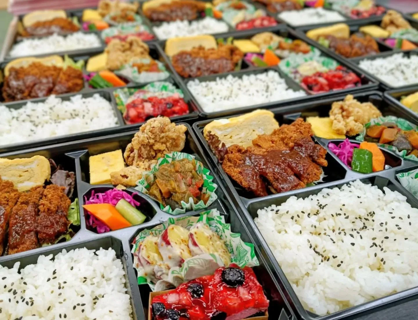 職場でのランチ会のお弁当もお届けしています☺