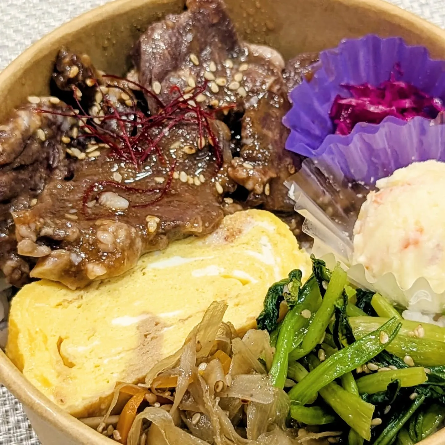 暑い夏に人気の牛ハラミ弁当の紹介です😊